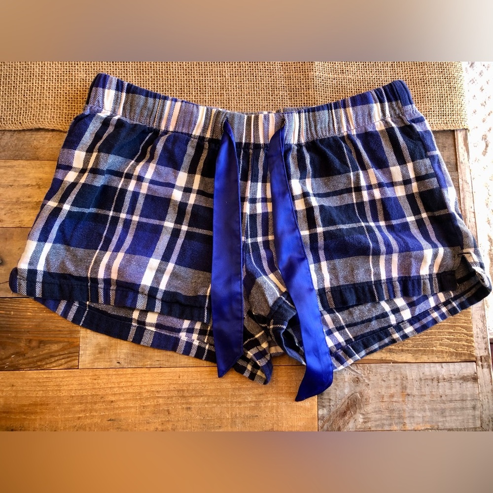 Old navy women’s XS blue plaid pajama shorts